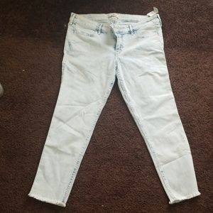 Low rise crop jeans